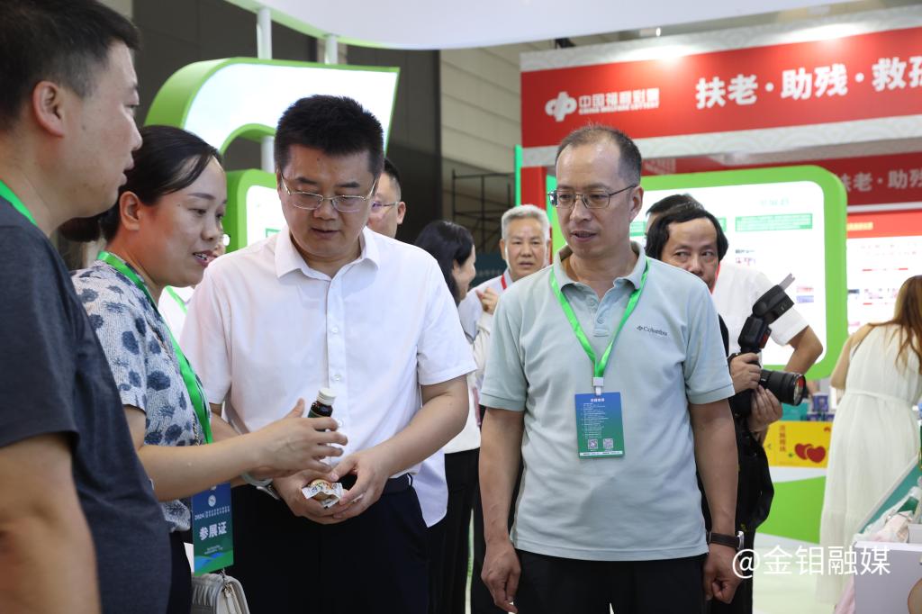 20240826-劉波參觀合力展位.JPG