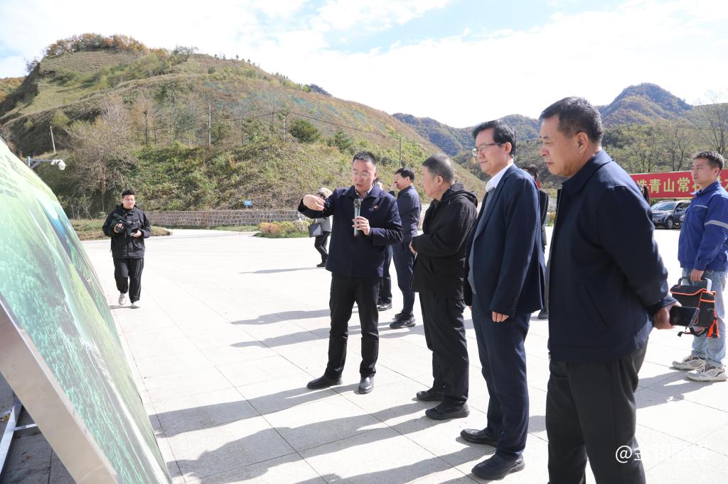20241025-陜西省人大常委會深入礦山分公司開展《陜西省秦嶺生態(tài)環(huán)境保護條例》貫徹實施情況進行執(zhí)法檢查 (1).JPG