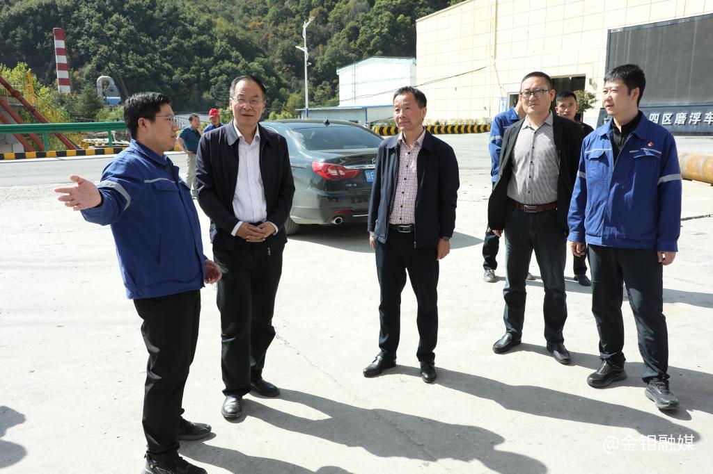 20241010-朱凌云深入東西坪村調(diào)研駐村幫扶工作并慰問困難群眾 (3).JPG
